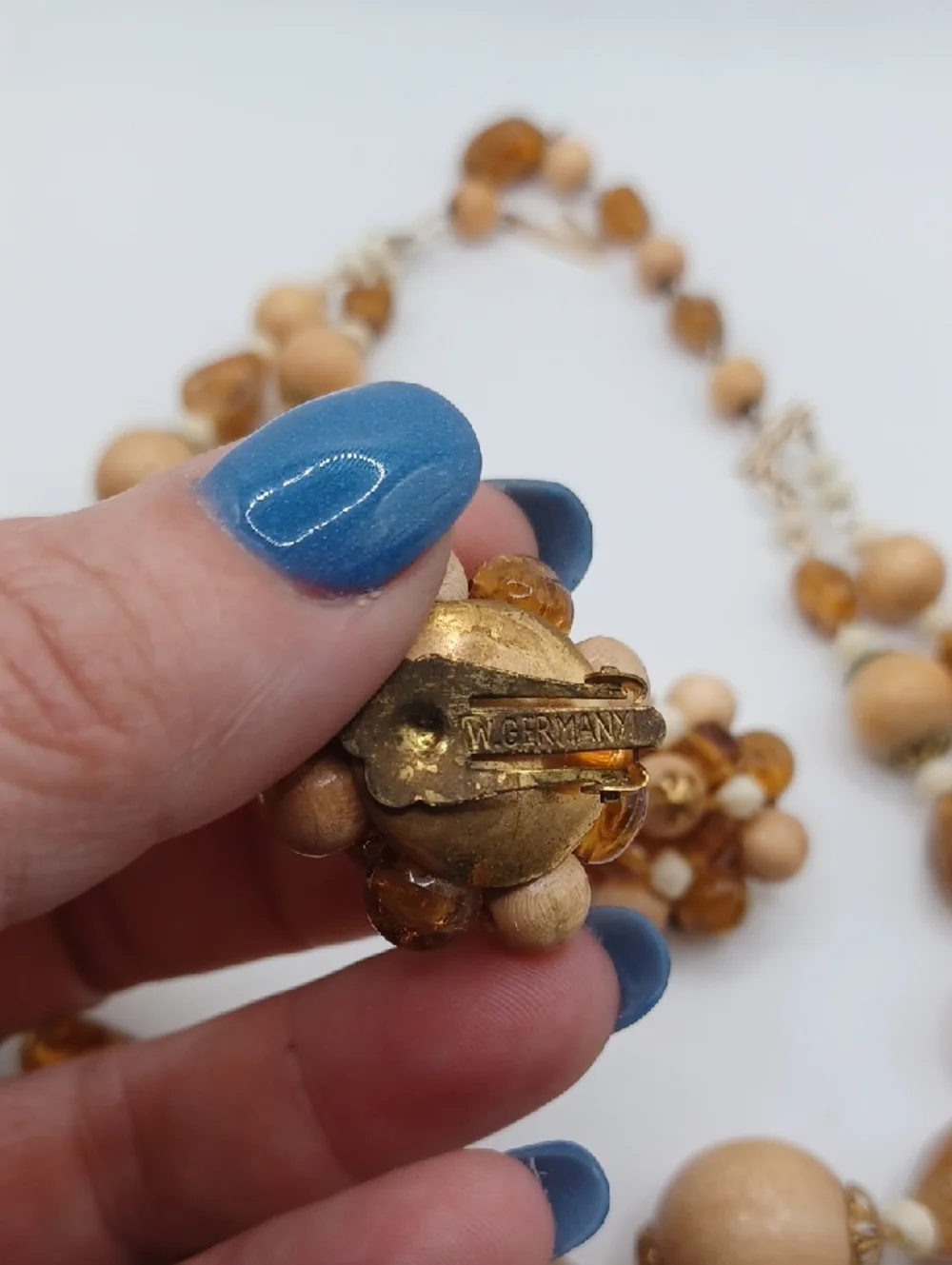 West Germany 1950s Wood and Lucite Beaded Necklace And Matching Earrings - Picture 4 of 8